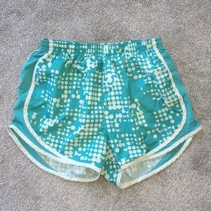 NIKE DRI FIT SHORTS !!